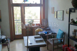 Parduodamas 3 kamb. butas S. Daukanto g., 55 kv.m., 4/4a., aukštos lubos, yra balkonas.