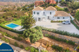Renovuota vila privačiu baseinu, Malaga provincijoje, Marbella mieste, Rytų Marbella rajone. 5 kamba
