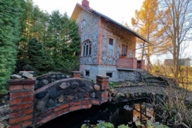 Sklypas 12a, mūrinis namas, komunikacijos, šulinys