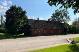 Parduodamas rąstinis namas – buvusi kaimo parduotuvė Anykščių rajone, Traupio miestelyje, Nevėžio g.