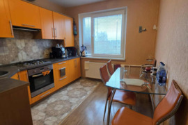 PARDUODAMAS 3 KAMBARIŲ BUTAS MAŽEIKIUOSE, PAVENČIŲ G. 19