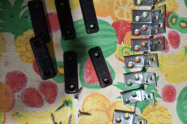 Parduodami baldiniai kampučiai, kojelės.