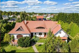 Parduodamas dviejų aukštų su rūsiu mūrinis namas Vilniaus r., Riešėje, Kaštonų g.