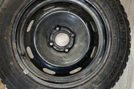 Parduodu žiemines padangas Yokohama Ice Guard Stud 185/65 R15 su ratlankiais.