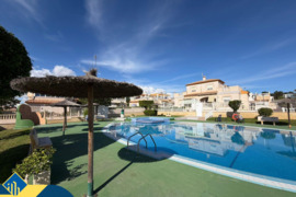 Renovuotas namas su bendru baseinu, Alicante provincijoje, Torrevieja mieste, La Mata rajone. 5 kamb