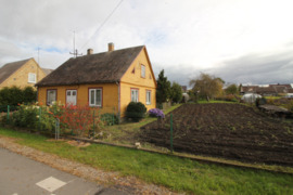 Parduodama namo dalis K. Donelaičio g., Kuršėnai, Šiaulių raj.