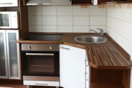 Debreceno gatvėje arčiau Taikos prospekto parduodamas 2-jų kambarių butas