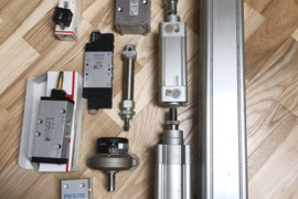 Parduodu įvairius pneumatinius komponentus