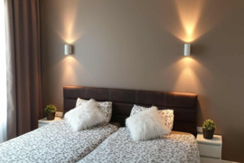 Dvigulė lova su 2 atskirais čiužiniais 2m.ilgis 2m.plotis,reiktu pasitvarkyti šonus, bet šiaip tvark