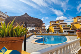 Namas su bendru baseinu, Alicante provincijoje, Orihuela Costa mieste. 4 kambariai | 167 m² | 2 kilo