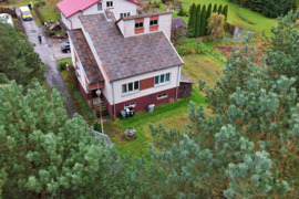 Parduodamas jaukus dviejų aukštų namas su pušynėliu Švyturio g., Biržuose