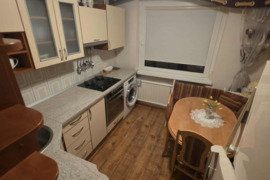 IŠNUOMOJAMAS 2 KAMBARIŲ BUTAS MAŽEIKIUOSE, TAIKOS G. 22