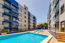 Graži studija pirmoje linijoje nuo jūros