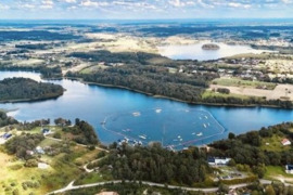 Sklypai tarp dvejų ežerų