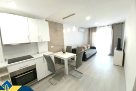 Studija su bendru baseinu, Alicante provincijoje, Torrevieja mieste, Playa del Cura rajone. 1 kambar