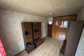 PARDUODAMAS NEKAMPINIS 3 KAMBARIŲ BUTAS KRETINGOS GATVĖJE