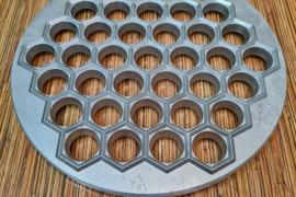 Koldūnų gaminimo forma.