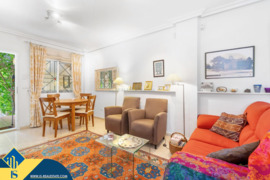 Bungalas su bendru baseinu, Alicante provincijoje, Torrevieja mieste. 3 kambariai | 69 m² | 500 metr