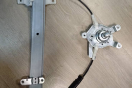 Mitsubishi  COLT / LANCER stiklo pakelėjas MB819546