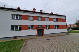 PARDUODAMAS 2 KAMBARIŲ BUTAS RENOVUOTAME NAME JURBARKE