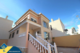 Vila su privačiu baseinu, Alicante provincijoje, Orihuela Costa mieste. 5 kambariai | 195 m² | 5 kil