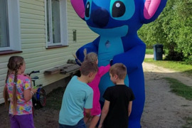 Baltos meškos pasveikinimas su gimtadienių