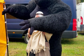 Baltos meškos pasveikinimas su gimtadienių