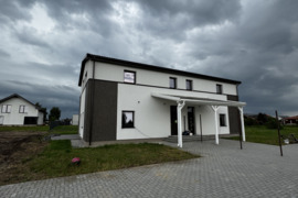 Klaipėdos r. sav., Mazūriškių k., Stonės g., mūrinis sublokuotas kotedžas