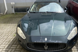 Parduodamas bankrutuojančiai įmonei priklausantis lengvasis automobilis - Maserati GranTurismo.