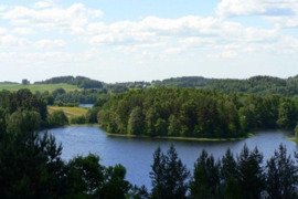 Įspūdingoje vietoje, prie pat Dysnų ežero parduodamas sklypas ūkininko sodybai rengtis.