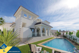 Statomi namai su privačiu baseinu, Alicante provincijoje, Rojales, Ciudad Quesada mieste. 4 kambaria