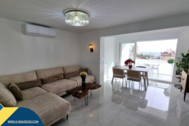 Renovuotas apartamentas su terasa, Alicante provincijoje, Torrevieja mieste, Playa del Cura rajone. 