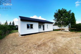 Gražioje ir jaukioje gyvenvietėje parduodamas 80kv.m. namas. 