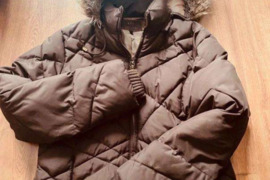 Gražios šokoladinės spalvos striukė