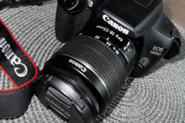 Canon EOS 1300D + EFS 18-55mm objektyvas