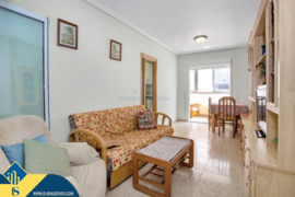 Apartamentas su terasa, Alicante provincijoje, Torrevieja mieste. 3 kambariai | 84 m² | 400 metrų ik