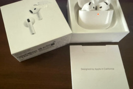 Apple Airpods 4 su triukšmo slopinimo funkcija