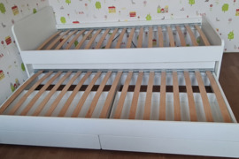 Parduodami vaiko kambario baldai