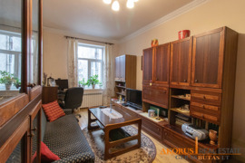 Gerasbutas.LT - SENAMIESČIO TIPO NAMAS AUKŠTOMIS LUBOMIS;