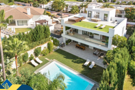 Vila su privačiu baseinu, Malaga provincijoje, Marbella mieste, Nueva Andalucia rajone. 6 kambariai 