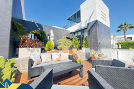 Namas su bendru baseinu, Alicante provincijoje, Orihuela Costa mieste. 4 kambariai | 168 m² | 3 kilo