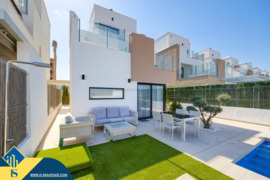 Vila su privačiu baseinu, Alicante provincijoje, Guardamar del Segura mieste. 4 kambariai | 178 m² |