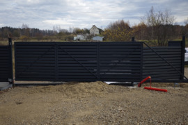 Tvorų vartų darimas montavimas