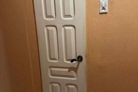 Parduodamos durys su stakta