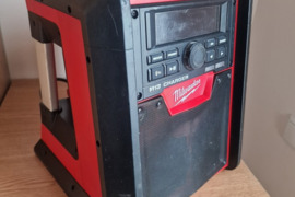 REZERVUOTA.Bluetooth Milwaukee M18 RC statybine radija,AUX