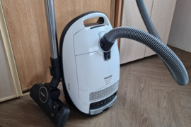 Miele C3 dulkių siurblys,naujas maišelis,pilnas komplektas,traukia gerai