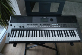 Yamaha PSR e443