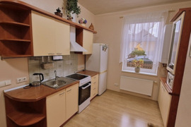 Nuomojamas 3 kamb.butas - namo dalis su žemės sklypu