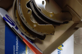 Būgnines stabdžių trinkeles  ISUZU KB, MIDI, TROOPER I