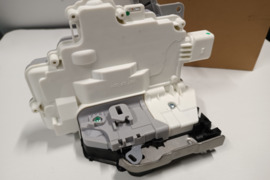 Galinių durų spyna 8K0839016 Audi A4 B8, A5, Q3, Q5, Q7